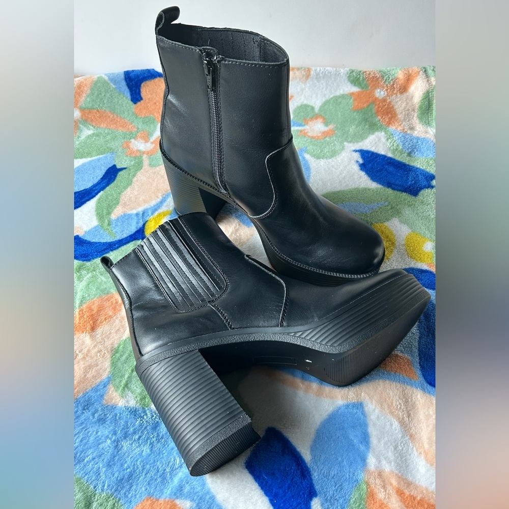 House of Harlow 1960 Hawthorne Chunky Stacked Heel Boots SIZE 9 1/2